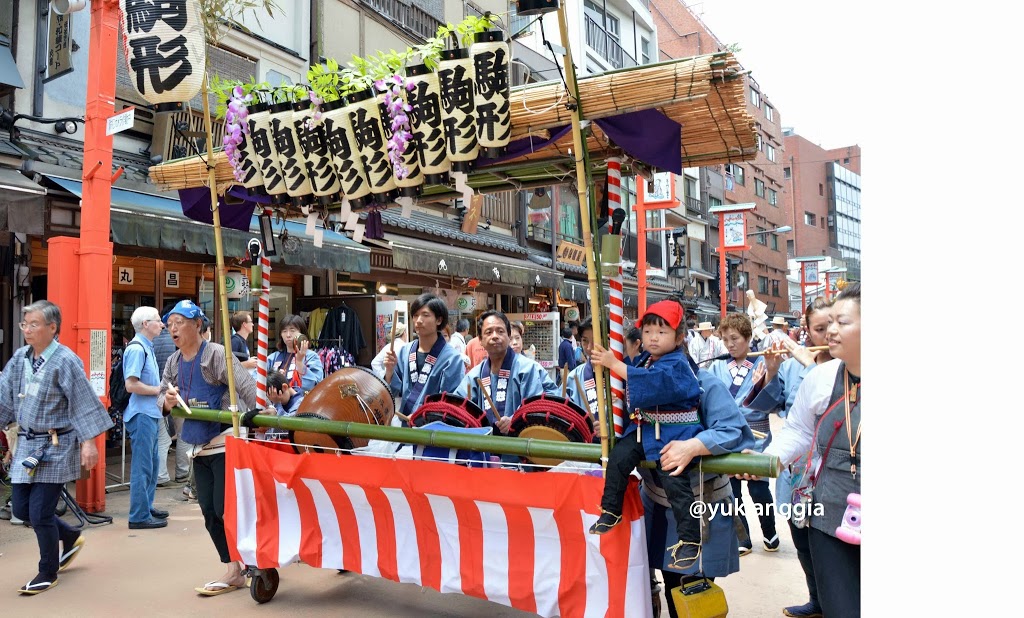 Rombongan penabuh Taiko di festival Tokyo